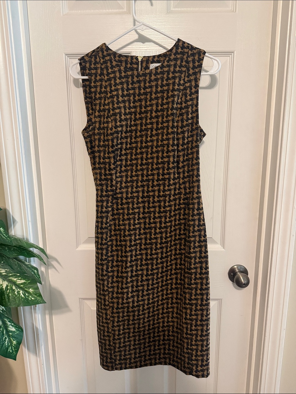 Sleeveless Houndstooth Sheath Dress in Black and Brown